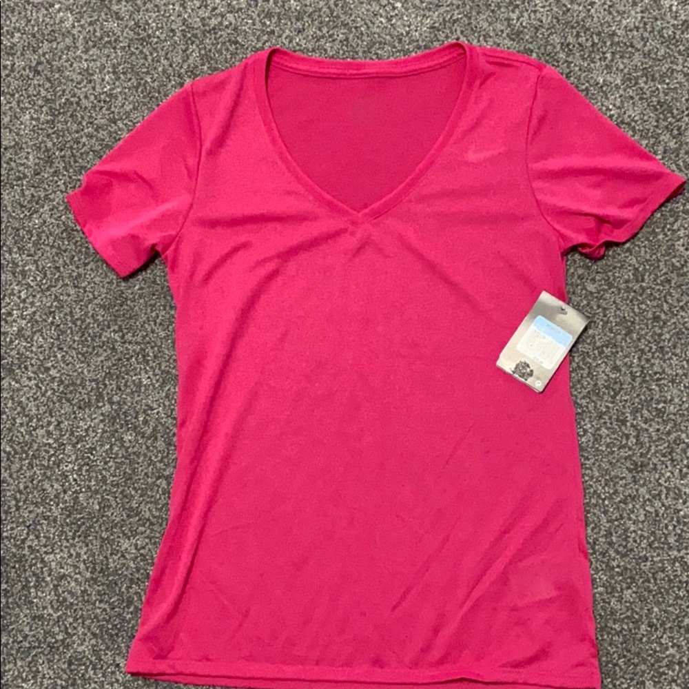 Women’s Nike V Neck Tee - New With Tag